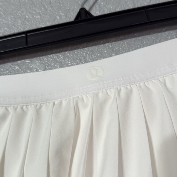 Lululemon HR Pleated Tennis Skirt size 8 white - Picture 6 of 7